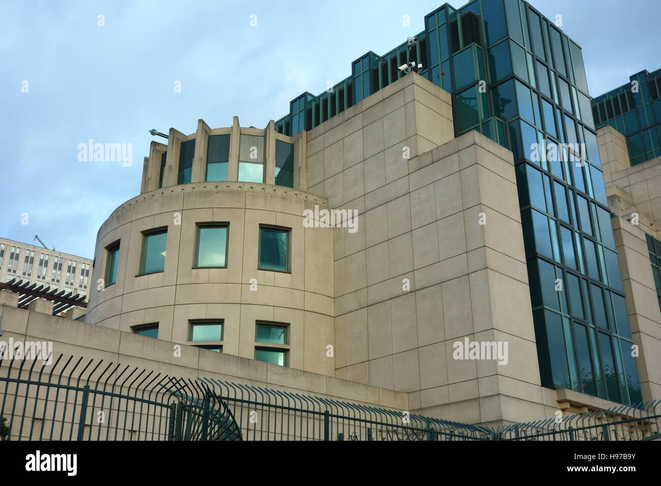 Nahaufnahme des MI6 oder SIS Gebäude.  Britischen Secret Intelligence Service.  Vauxhall Cross, London, Vereinigtes Königreich Stockfoto