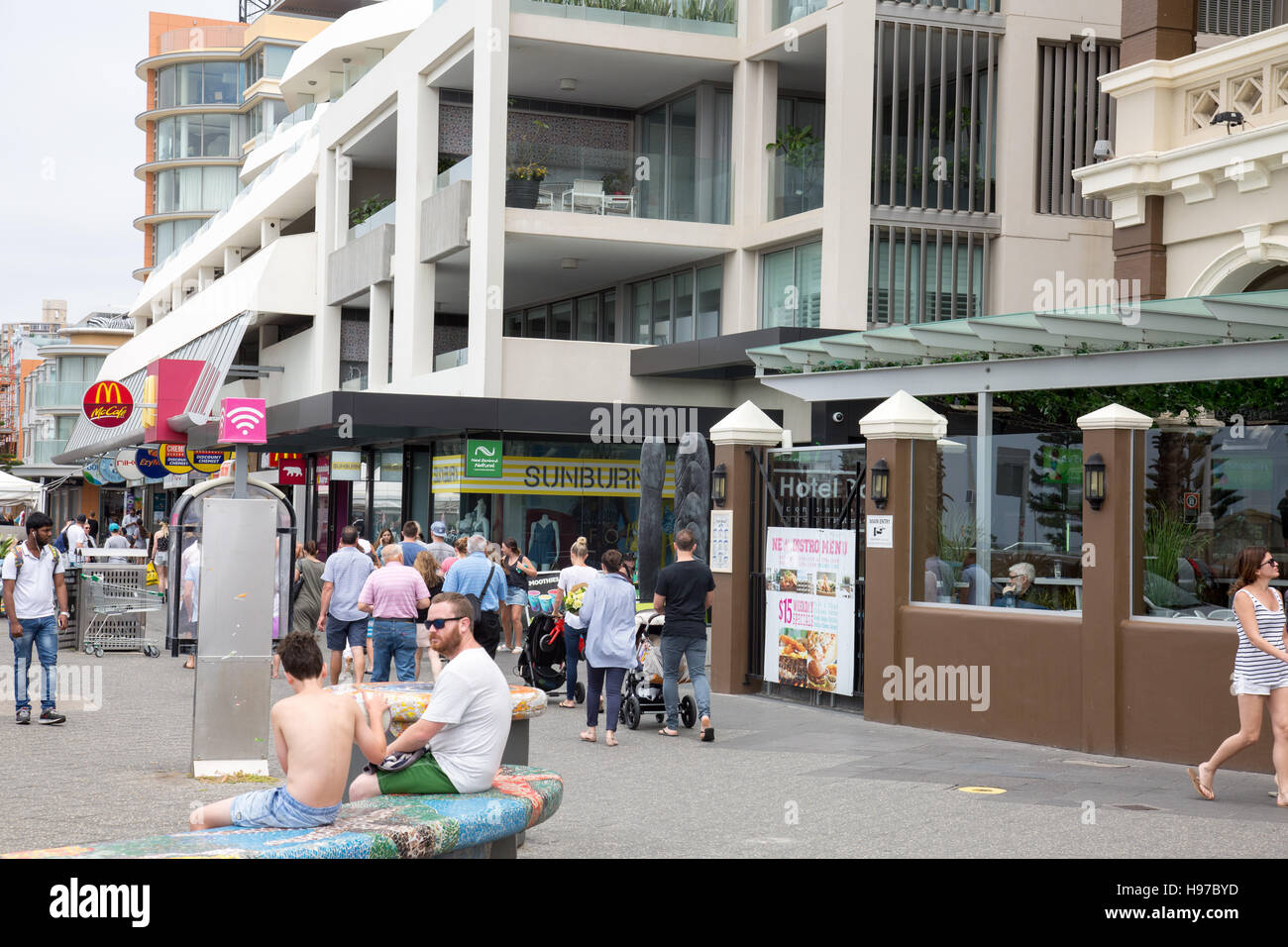 Bondi Beach Sydney, Einkaufszentren und Geschäfte auf Campbell Parade, Bondi, NSW, Australien Stockfoto