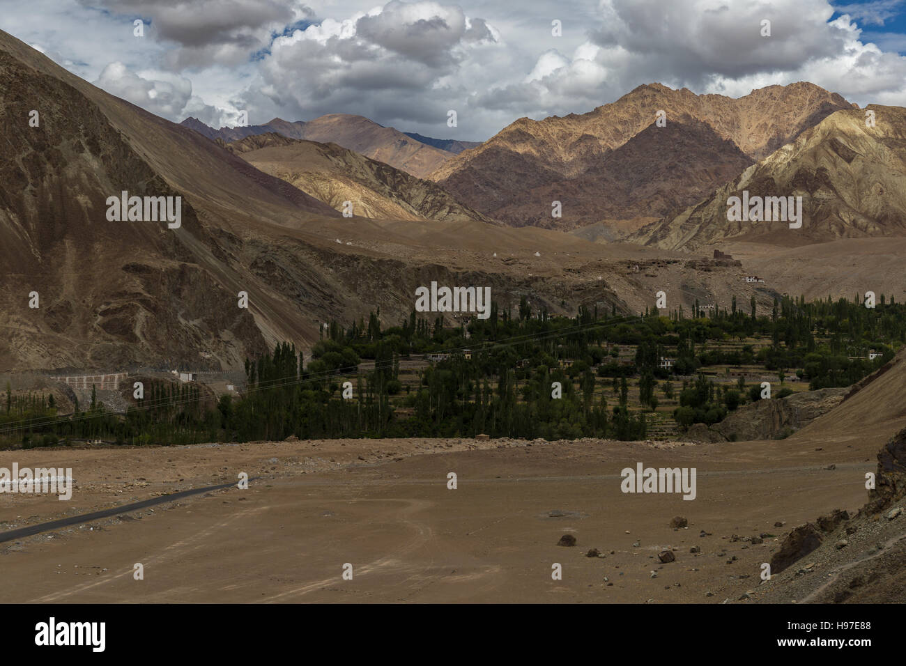 Blick auf das Saspol-Tal von Srinagar-Leh-Highway Stockfoto