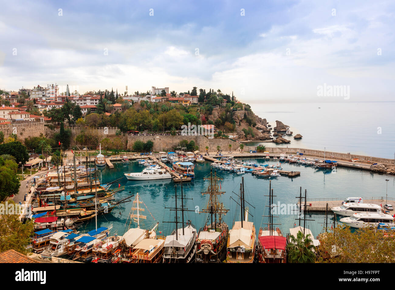 Kleine Marina in der historischen Altstadt von Antalya, bekannt als Kaleici. Stockfoto