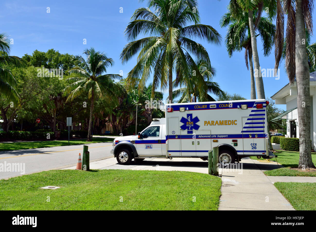Sanitäter, die erweiterte Unterstützung Altfahrzeug, Collier County, geparkt in Naples Florida, USA Stockfoto