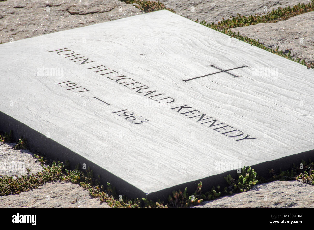 Grabstein markiert das Grab von Präsident John F. Kennedy auf dem Nationalfriedhof Arlington in der Nähe von Washington, DC. Stockfoto