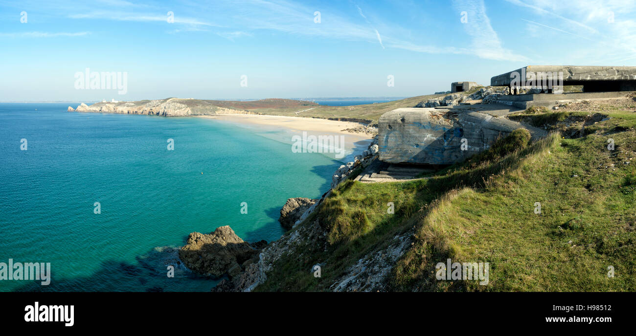 Kasematten und Befestigungen bei Pointe de Pen Hir, Bretagne Stockfoto