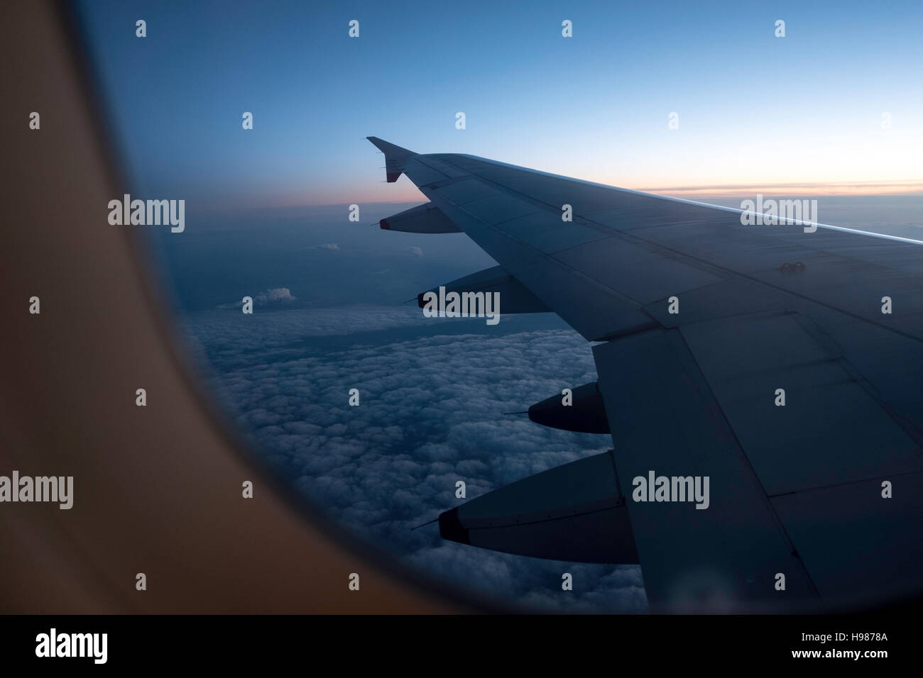 Ansicht-Fenster Wolken dramatische Sitz Flugreise Stockfoto