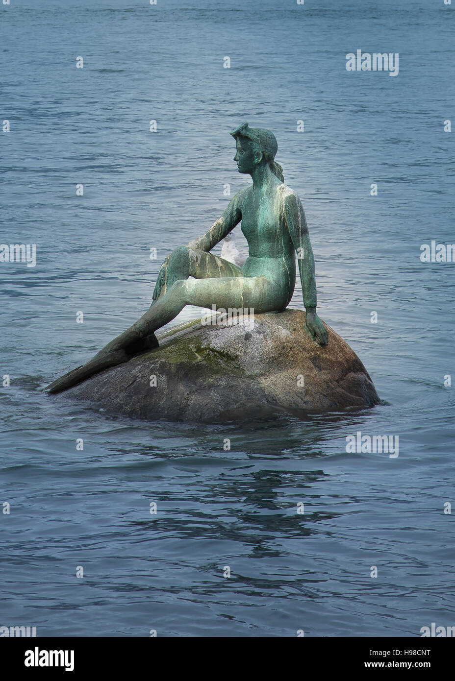 Bronze-Skulptur "Mädchen im Neoprenanzug" in der Nähe von Stanley Park, Vancouver, BC, Kanada Stockfoto