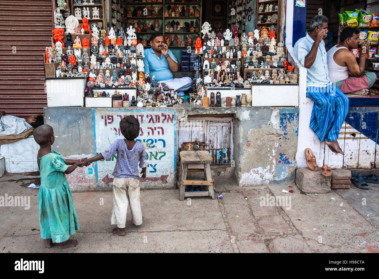 Varanasi Straßenszene. Indien Stockfoto
