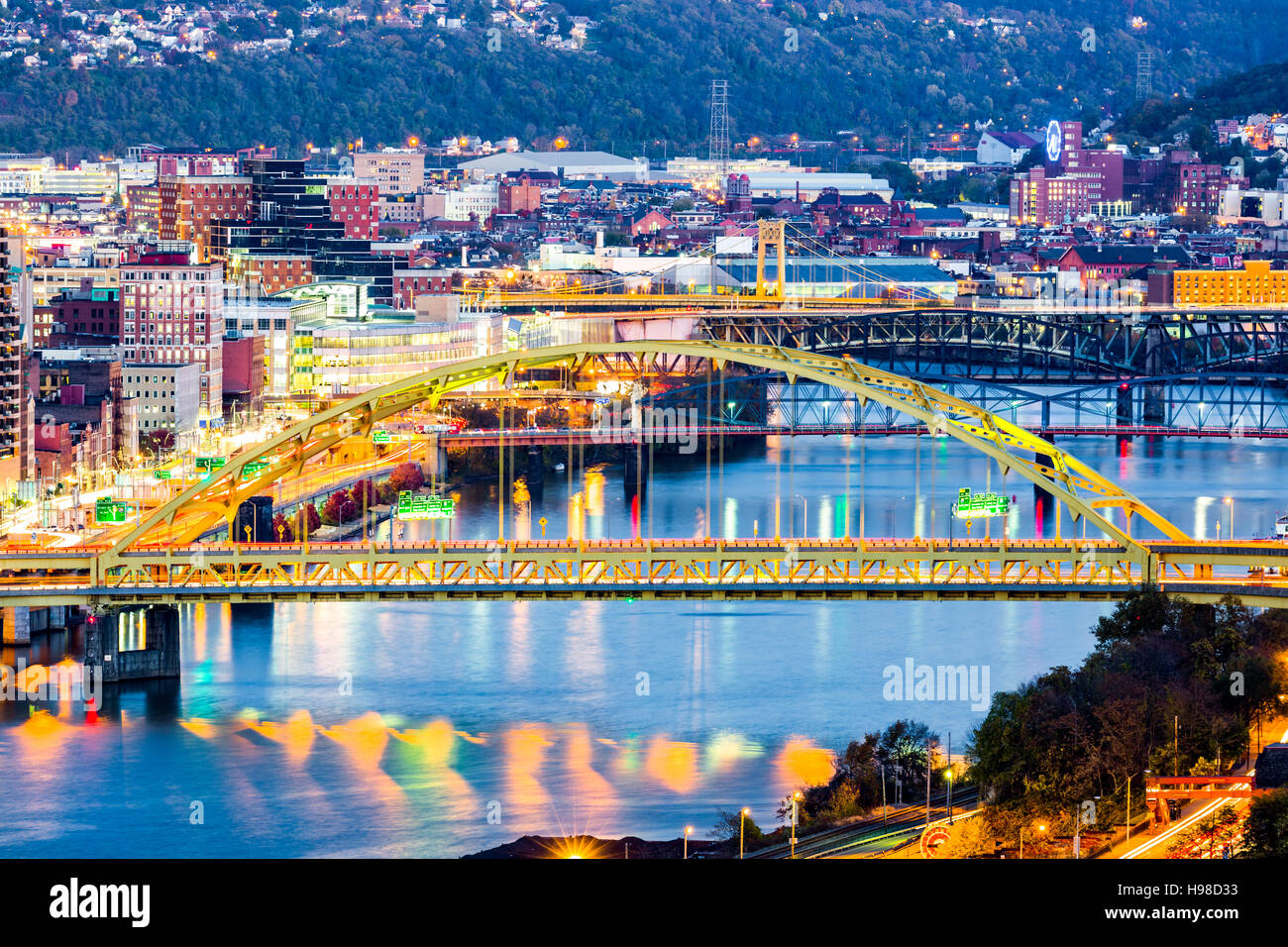 Fort Pitt Brücke überspannt Monongahela River in Pittsburgh, Pennsylvania Stockfoto