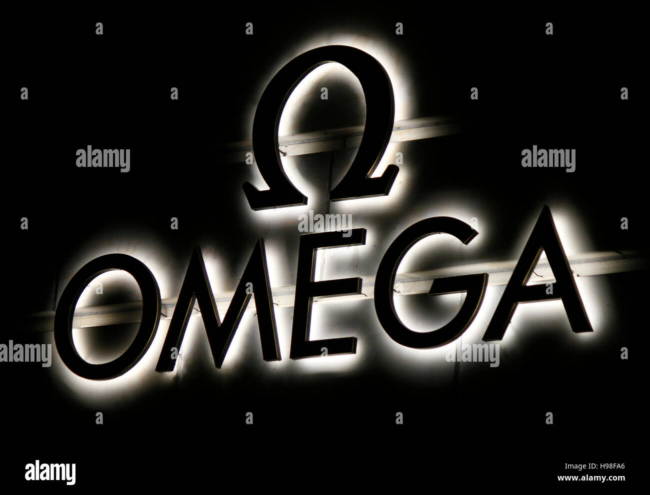 Das Logo der Marke "Omega", Berlin. Stockfoto