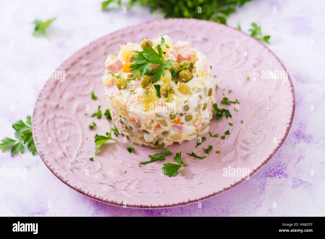 Festlicher salat -Fotos und -Bildmaterial in hoher Auflösung – Alamy