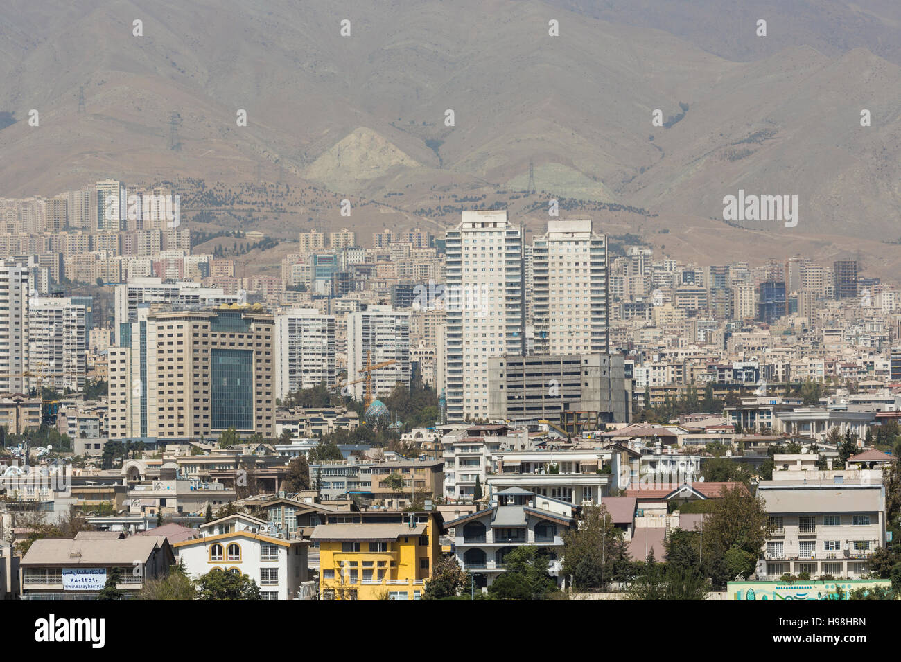 TEHERAN, IRAN - 5. Oktober 2016: Blick von der Milad Tower in Teheran, Iran. Stockfoto