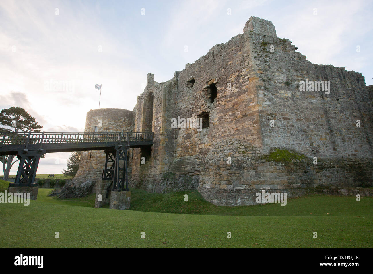 Allgemeine Ansichten von Dirleton Castle, East Lothian, Schottland genommen am späten Nachmittag eine herbstliche, bewölkten Tag im Jahr 2016. Stockfoto