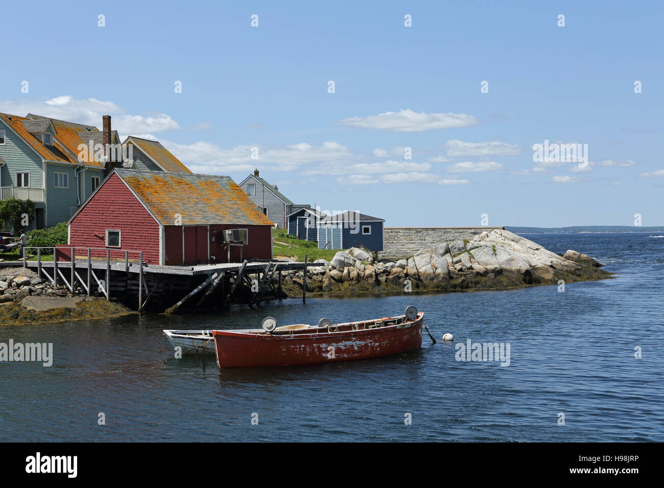 Boote in Peggys Cove in Nova Scotia, Kanada. Das Fischerdorf steht auf der Provinz Lighthouse Route und ist eine beliebte Touristenattraktion. Stockfoto