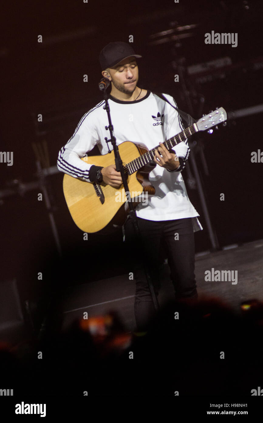 Bologna-Italien. 19. November 2016. Die englische Band Mic Lowry führt live auf der Bühne Unipol Arena Eröffnungsshow von Justin Bieber Credit: Rodolfo weitertransferiert/Alamy Live News Stockfoto