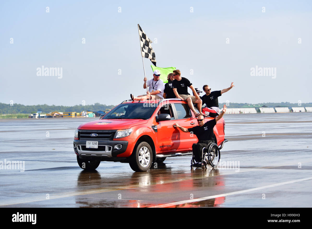 Chonburi, Thailand. 20. November 2016. Pilot und Team in Luft Rennen 1 Thailand am Flughafen U-Tapao am 20. November 2016 in Chonburi, Thailand. Bildnachweis: Chatchai Somwat/Alamy Live-Nachrichten Stockfoto