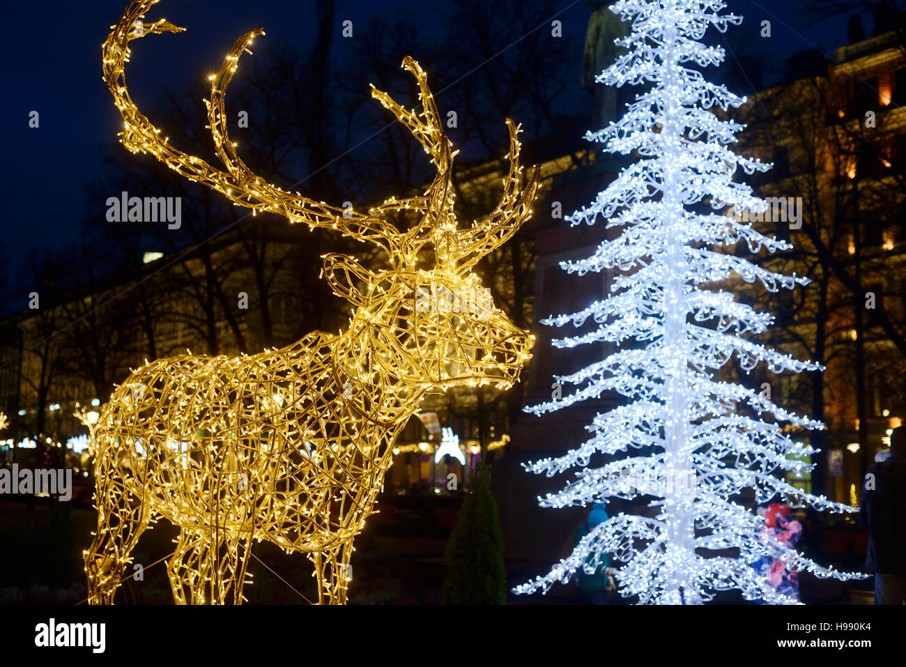 Helsinki, Finnland. 20. November 2016. Weihnachten-Seasons beginnt in Helsinki. Die Weihnachtsbeleuchtung eingeschaltet sind 20. November 2016 in Helsinki, Finnland-Credit: Michail Olykaynen/Alamy Live News Stockfoto