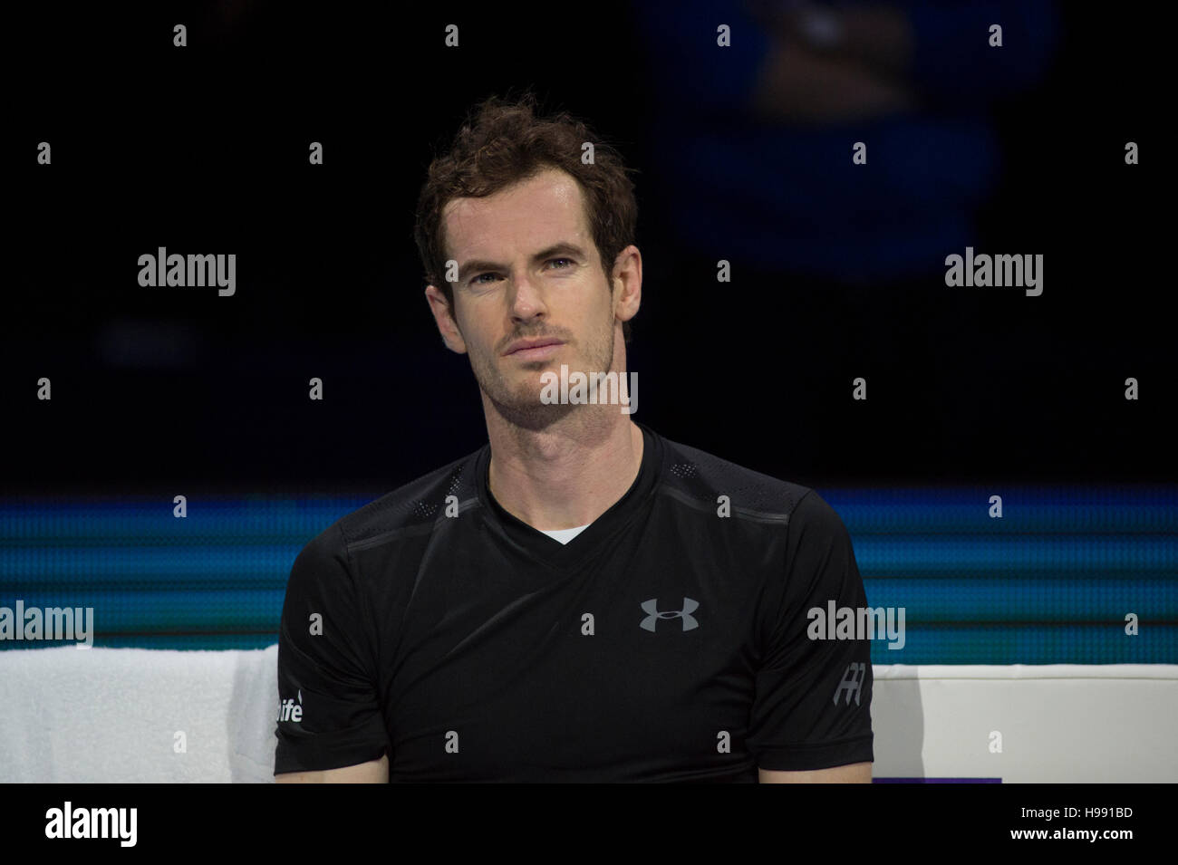 Die O2-Arena, London, UK. 20. November 2016. Tag 8 Einzel Finale, Andy Murray (GBR) besiegt Novak Djokovic (SRB). Murray entspannt nach dem Spiel und vor der Siegerehrung. Bildnachweis: Sportsimages/Alamy Live-Nachrichten. Stockfoto