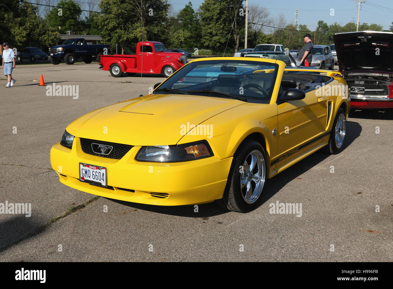 Auto - Ford Mustang Cabrio. Gelb.  GMQ6604. Stockfoto
