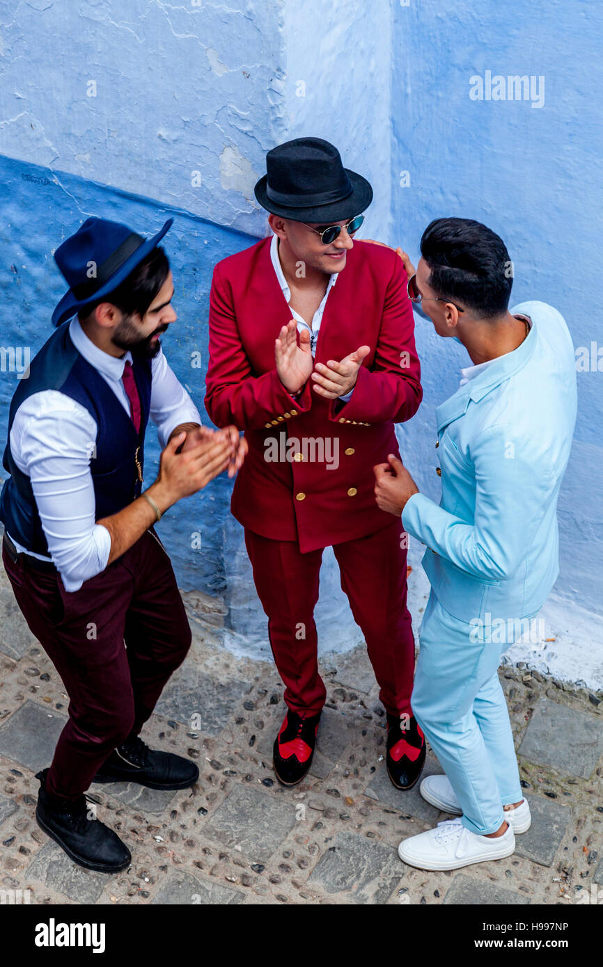 Gut gekleidet Marokkanische Männer, Chefchaouen, Marokko Stockfoto