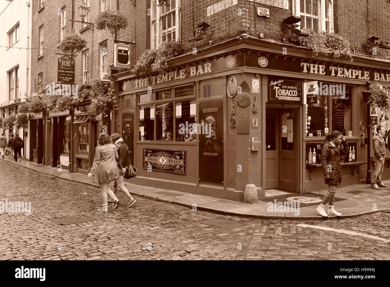 The Temple Bar, ein ikonischer Irish Pub in einem gleichnamigen Viertel in Dublin, Irland. Stockfoto