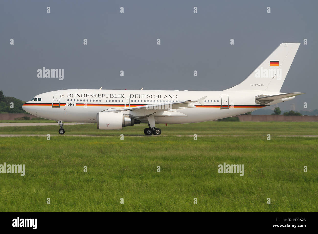 Stuttgart/Deutschland Juni 12 2012: Airbus 310 von Deutsche Luftwaffe am Stuttgarter Flughafen. Stockfoto