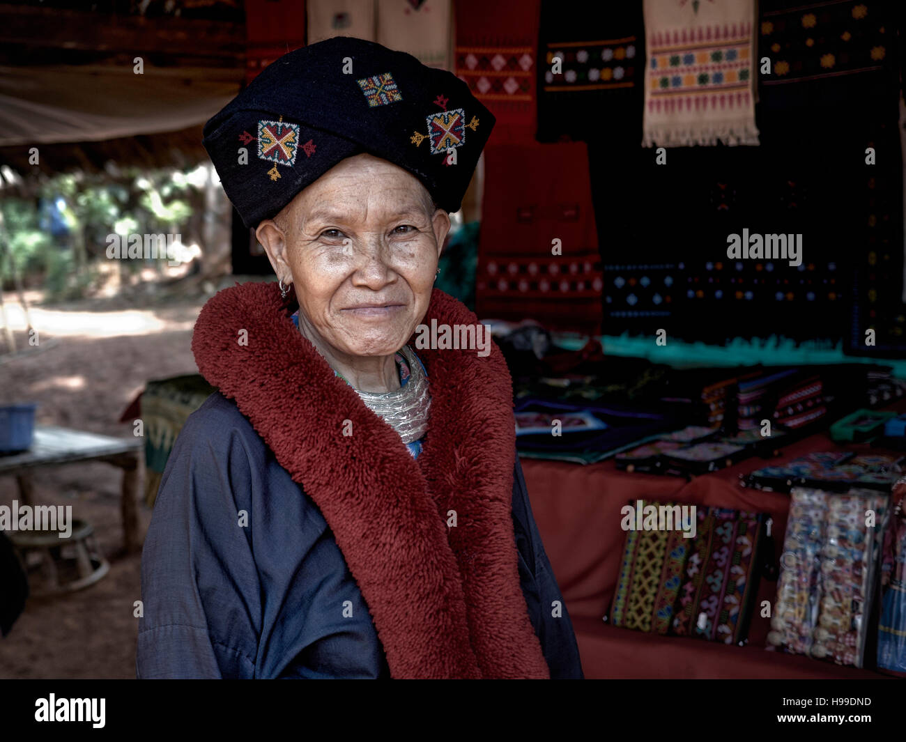 Yao (Lu Mien) Frau im Norden Thailands Bergvölker. Chiang Rai. Thailand Rural. Bergstämme Stockfoto
