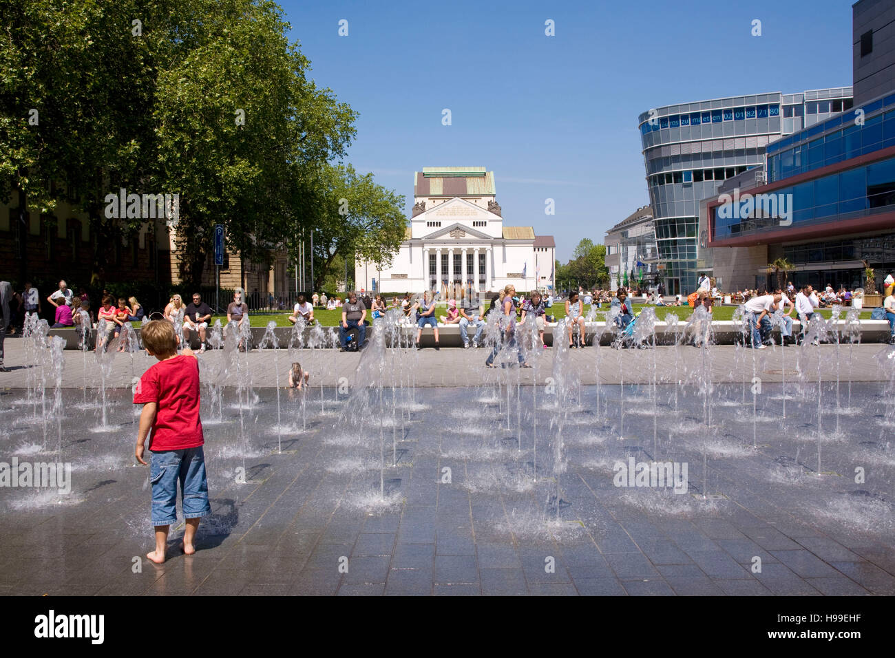 Deutschland, Ruhr Gebiet, Duisburg, Brunnen auf dem KönigHeinrich