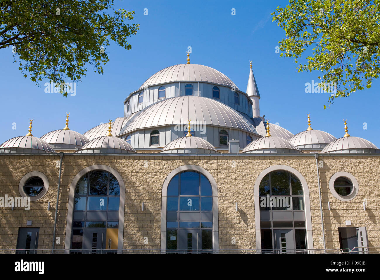 Deutschland, Ruhr Gebiet, Duisburg, Ditib-Merkez Moschee im Stadtteil Marxloh. Stockfoto