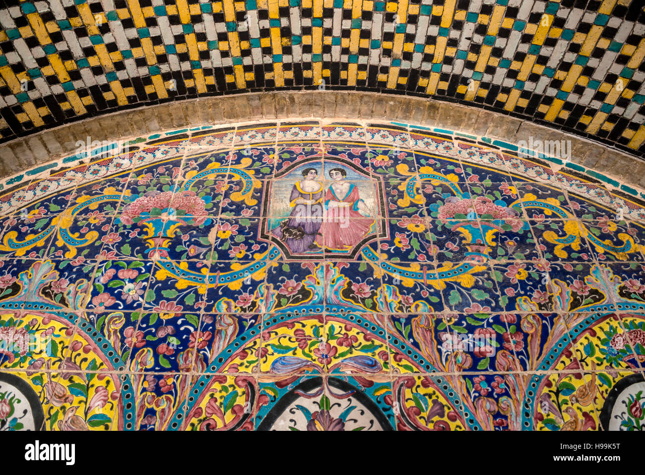 Bunte Fliesen Details bei Golestan Palast Teheran, Iran Stockfoto