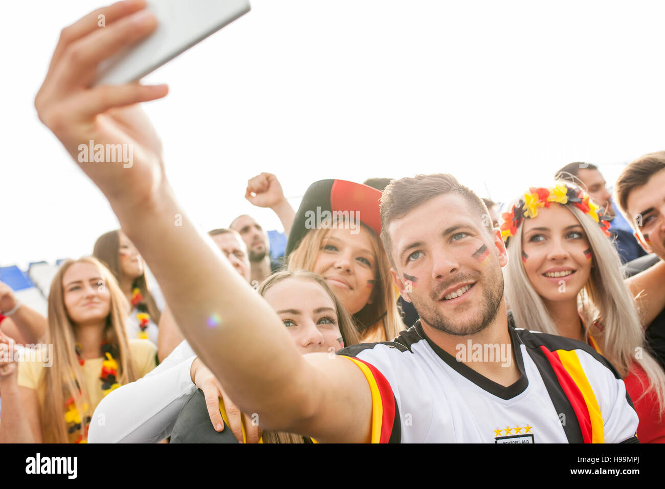 Deutsche Fußball-Fans unter einem selfie Stockfoto
