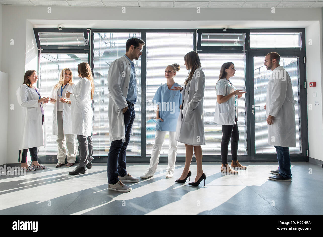 Staff of doctors and coworkers in medical clinic Stockfoto