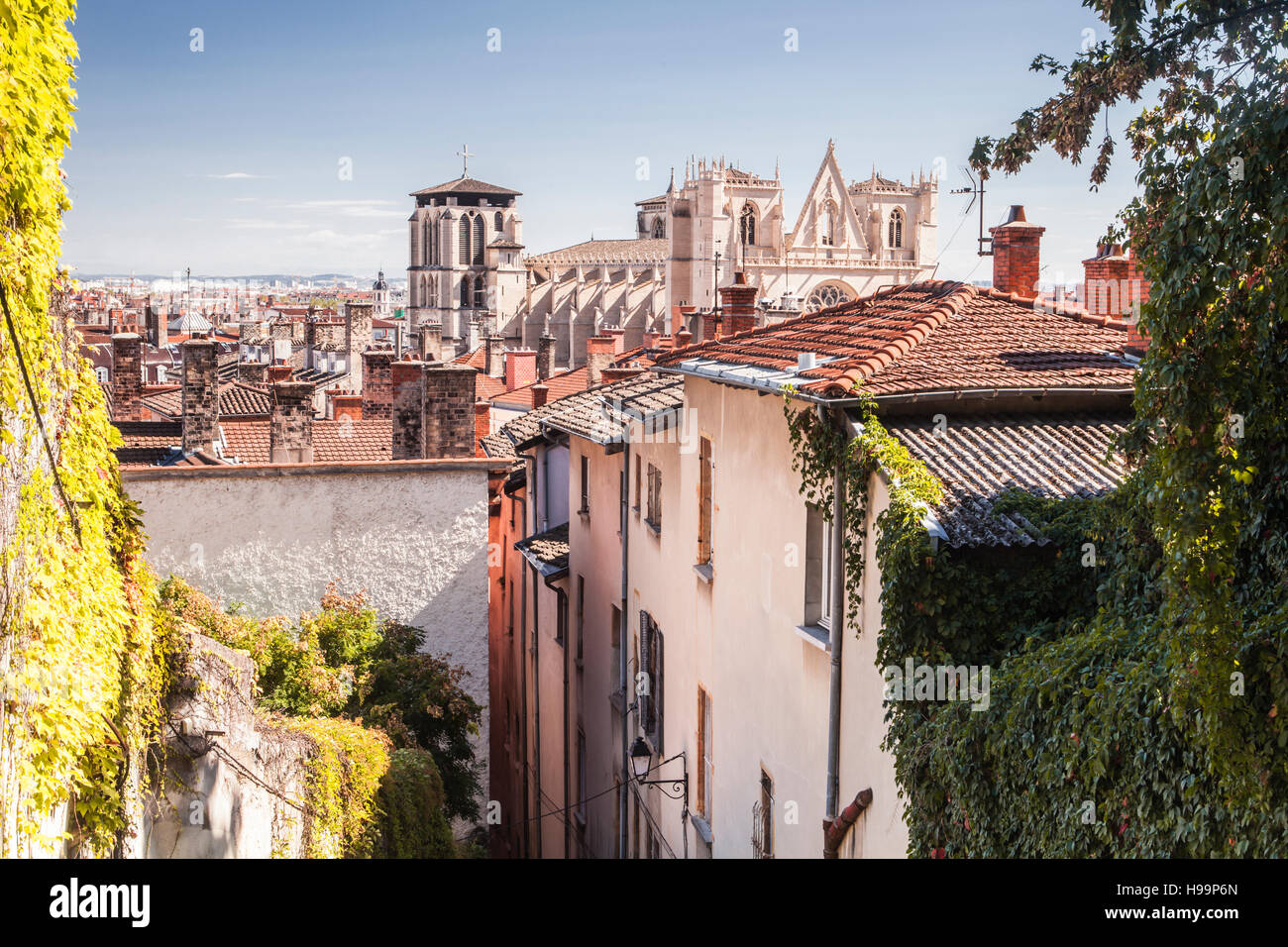 Blick hinunter auf den Dächern von Vieux Lyon. Stockfoto