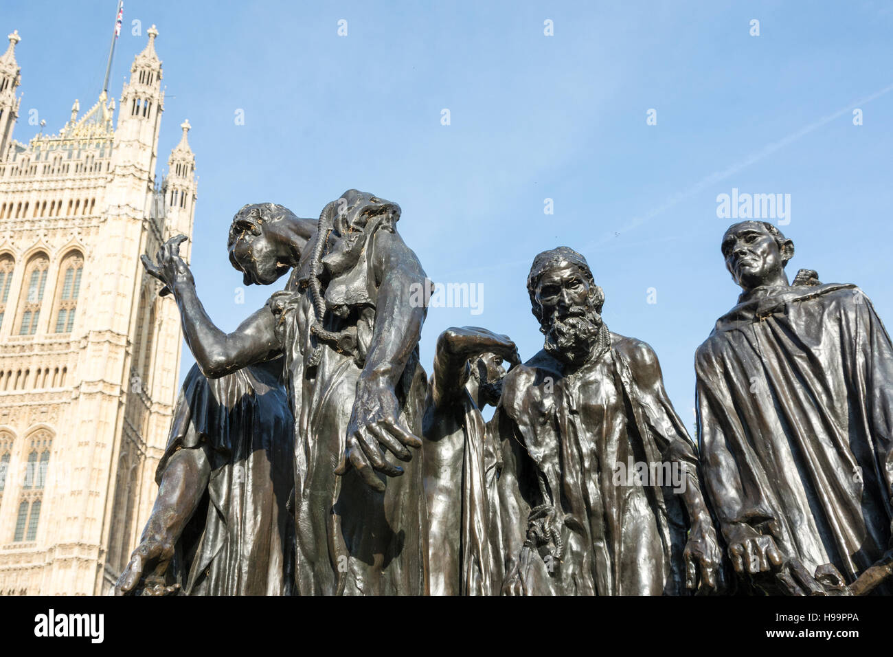 Bronzestatuen der Bürger von Calais in Victoria Tower Gardens, neben den Houses of Parliament, London, England, Großbritannien Stockfoto
