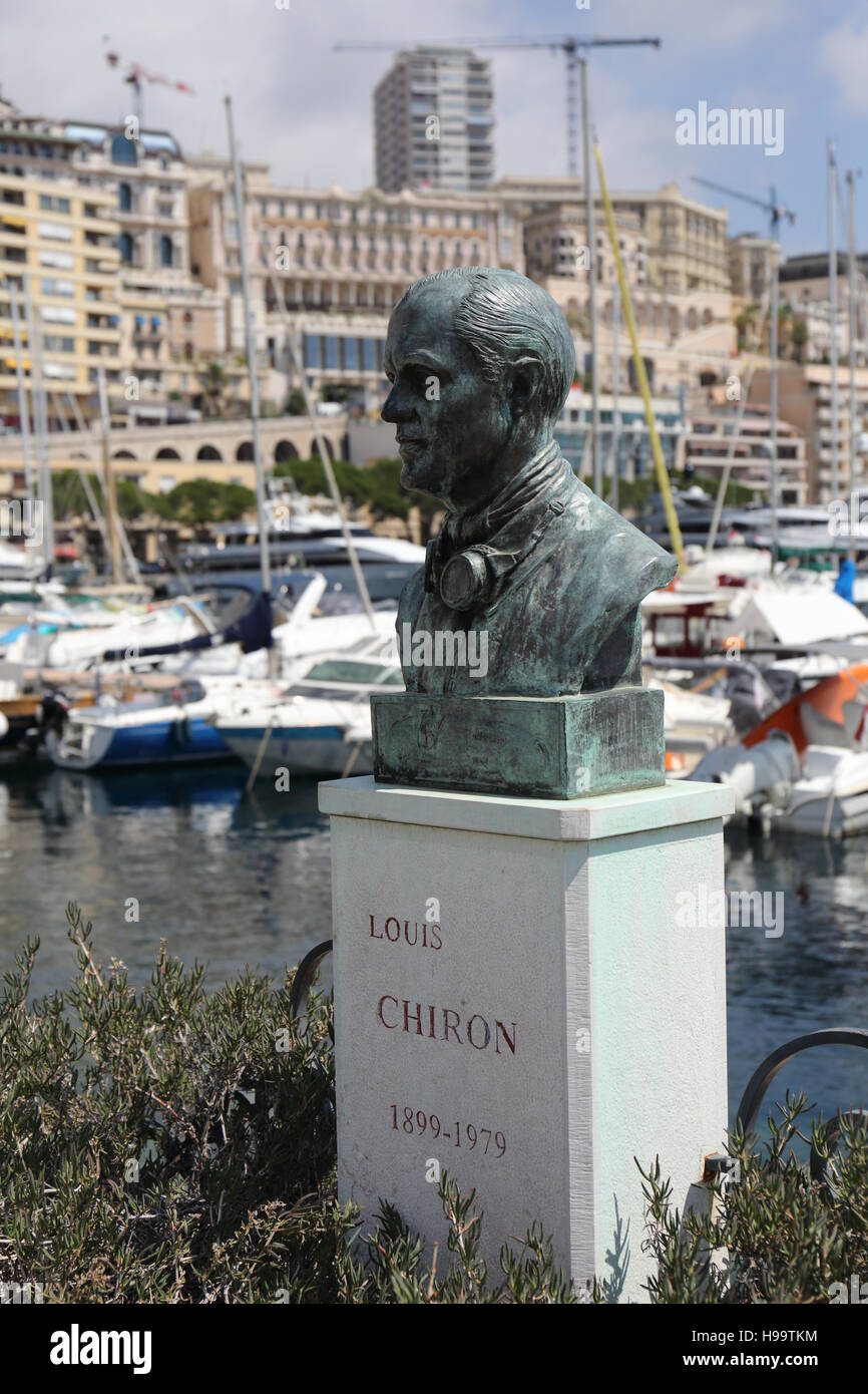 Statue von Louis Chiron, lokal geboren Rennfahrer, 6. als er 55 war beim grand Prix von Monaco 1955 aufgegeben wurde Stockfoto