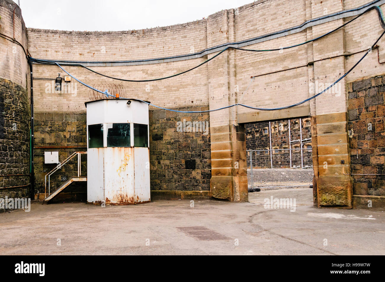 Wachturm im Crumlin Road Gaol, einem viktorianischen Gefängnis Pentonville in London nachempfunden. Stockfoto