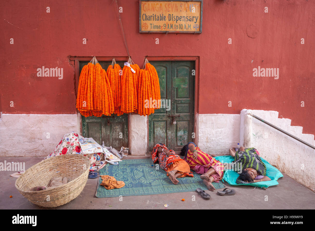Blumengirlanden auf Verkauf in Kolkata (Kalkutta) Straße, Indien Stockfoto