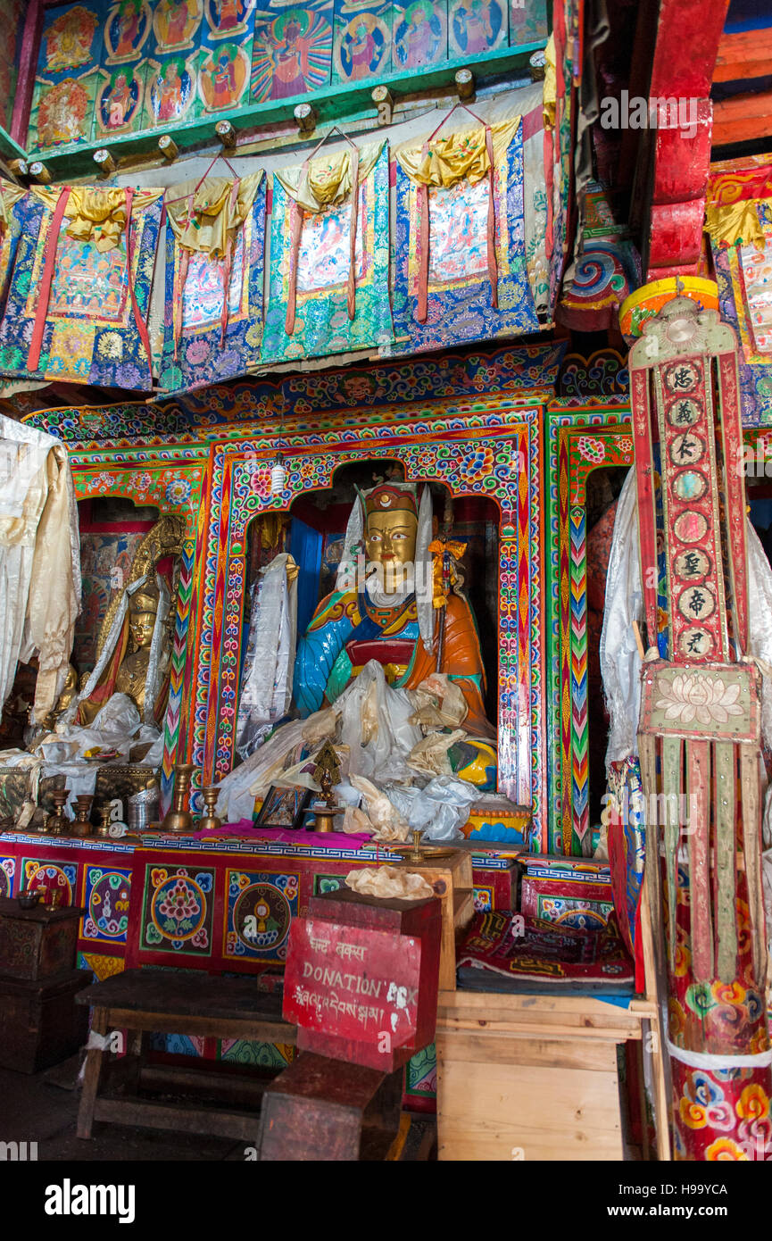 Buddha-Statue im Kloster von Samagaon Dorf, 8 Tage zu Fuß von der Trailhead am Arughat Bazar auf dem Manaslu Circuit. 16-Tage Manaslu Cir Stockfoto