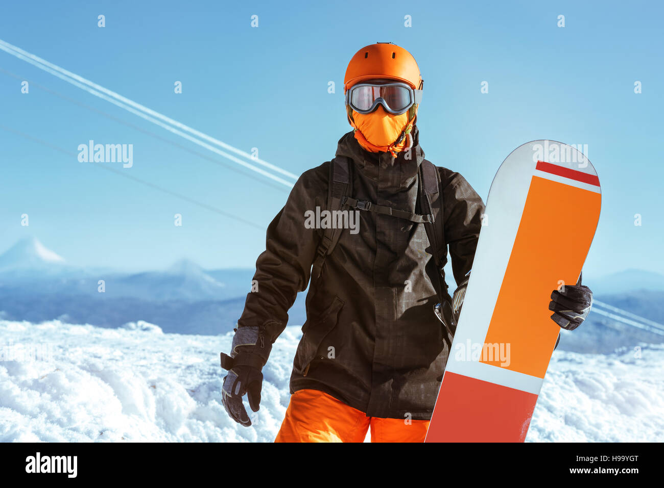 Snowboarder Snowboard Porträt Berggipfel Stockfoto
