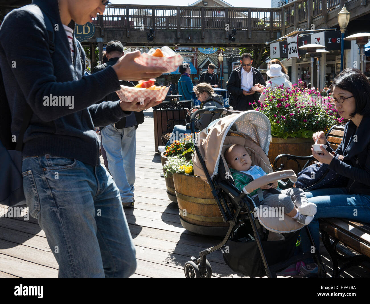 Pier 39, 45 Hektar großer Hafenkomplex, der ein Treffpunkt für Millionen von Einheimischen und Besuchern in San Francisco ist. Stockfoto