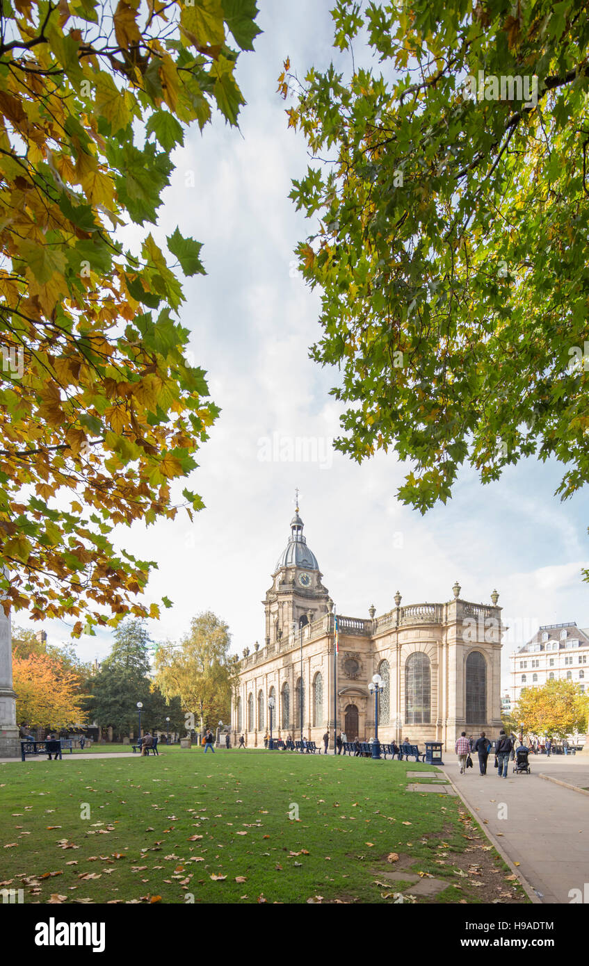 Herbst bei St Philip Kathedrale, Colmore Reihe, Birmingham, England, UK Stockfoto