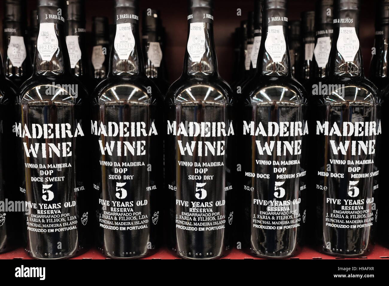 Flaschen Wein aus Madeira Stockfoto