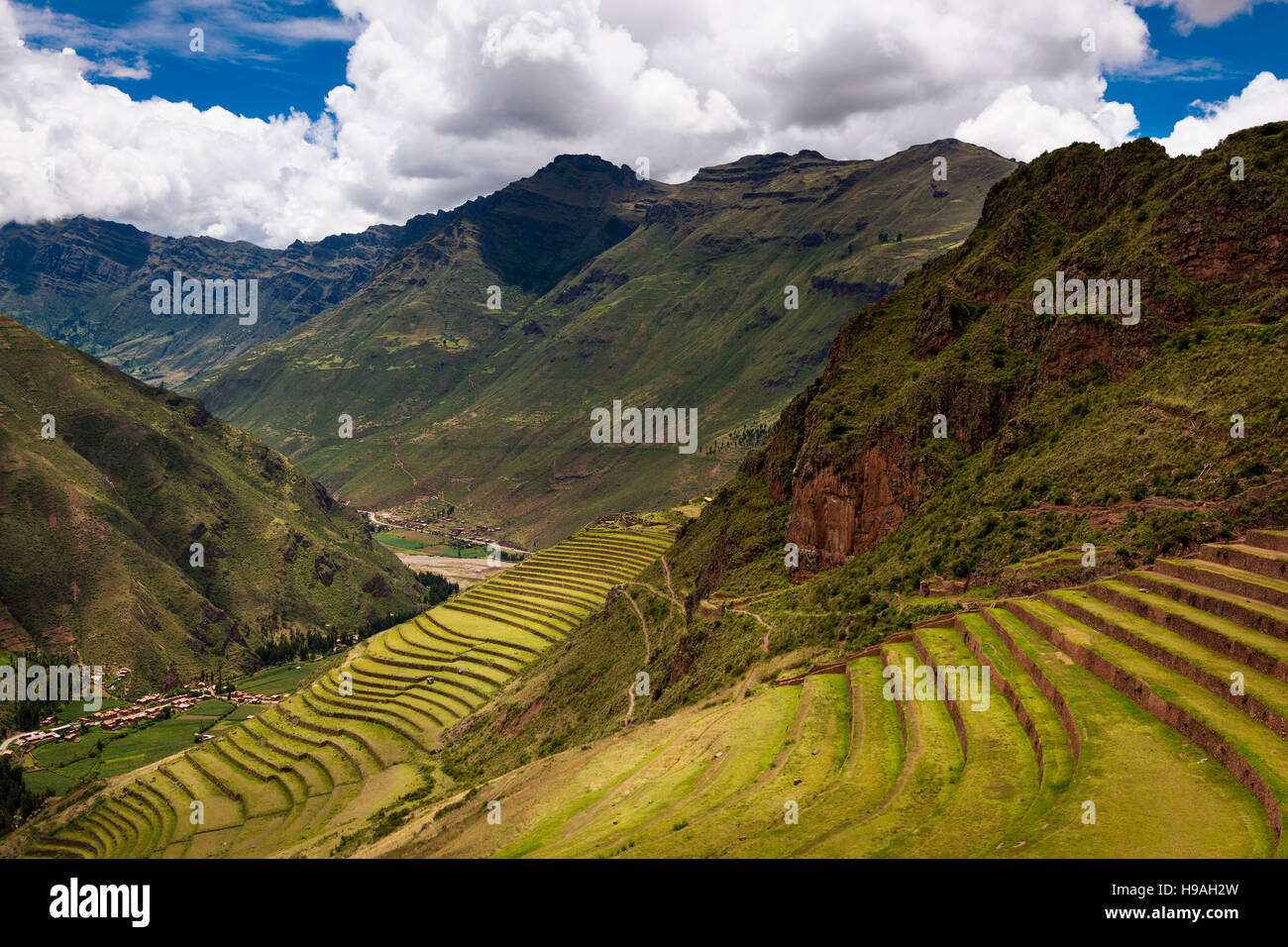 Inka Ruinen in Pisac, in der Nähe von Cuzco in Peru. Pisac befindet sich im Heiligen Tal. Konzept für Reisen in Südamerika Stockfoto Inka Ruinen in Pisac, in der Nähe von Cuzco in Peru. Pisac befindet sich im Heiligen Tal. Konzept für Reisen in Südamerika Stockfoto