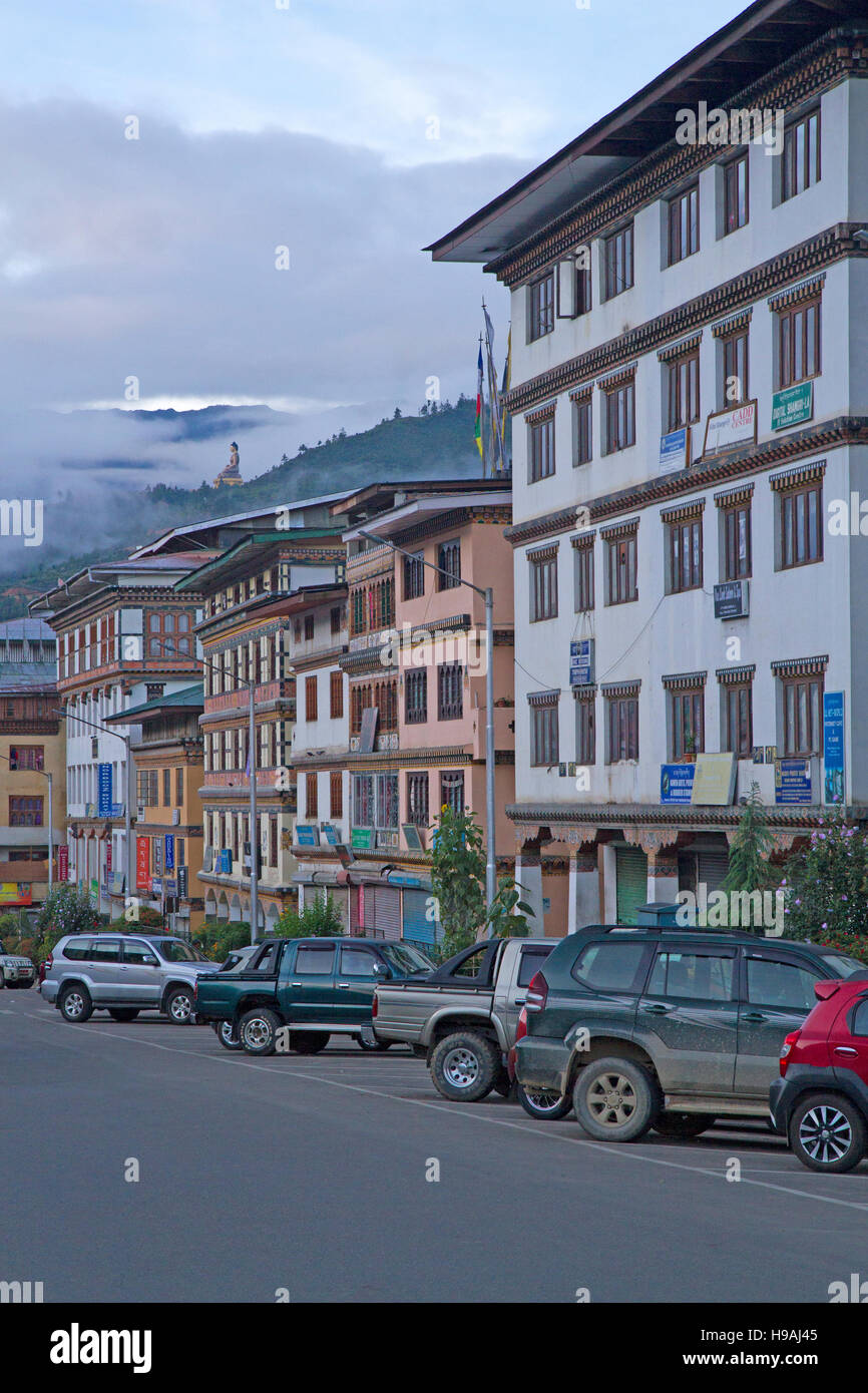 Der goldene Buddha Dordenma sitzen an den hängen oberhalb von Thimphu Hauptstraße Stockfoto