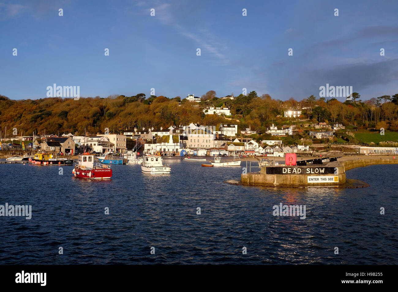 Hafeneinfahrt bei Lyme Regis Dorset November 2016 Stockfoto