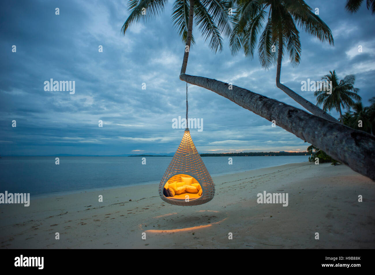 Eine nestrest dedon Island Resort, die "outdoor Lab" von dedon Möbel, eine Linie von hochwertigen Gartenmöbeln aus recyceltem Kunststoff. Stockfoto