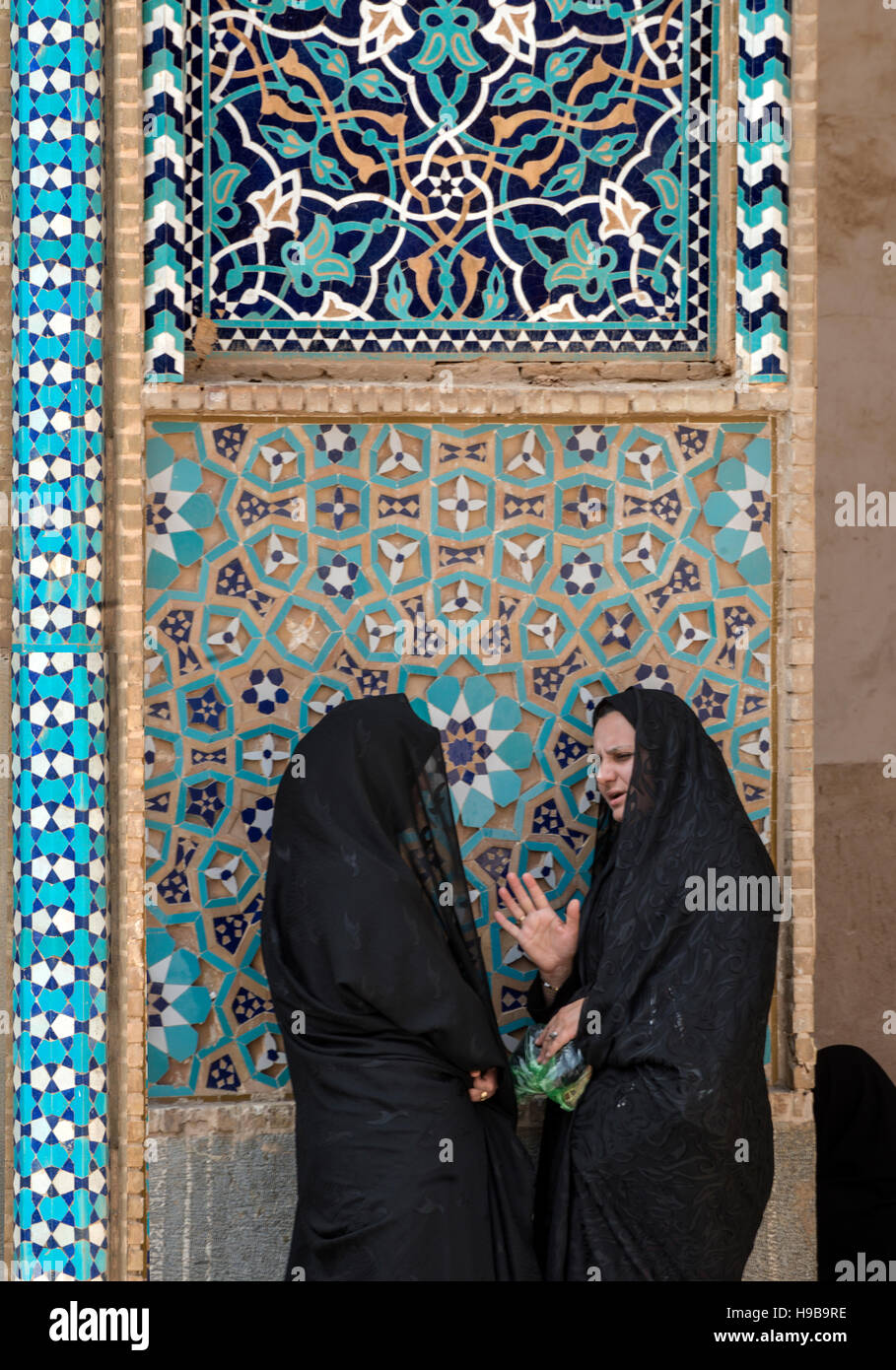 Frauen besuchen die Mausoleum von zwölf Imame Yazd-Iran Stockfoto