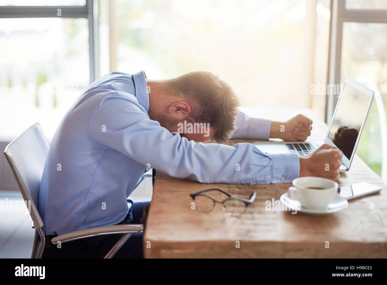 Zu viele Aufgaben für eine person Stockfoto