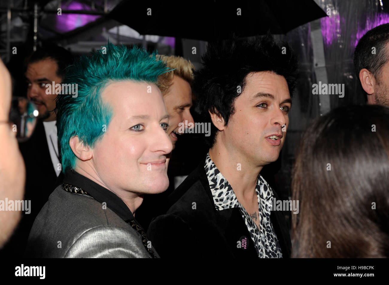 Mike Dirnt, Billie, Tr Cool von Green Day kommt bei den 2016 American Music Awards am Microsoft-Theater im 20. November 2016 in Los Angeles, Kalifornien. Stockfoto