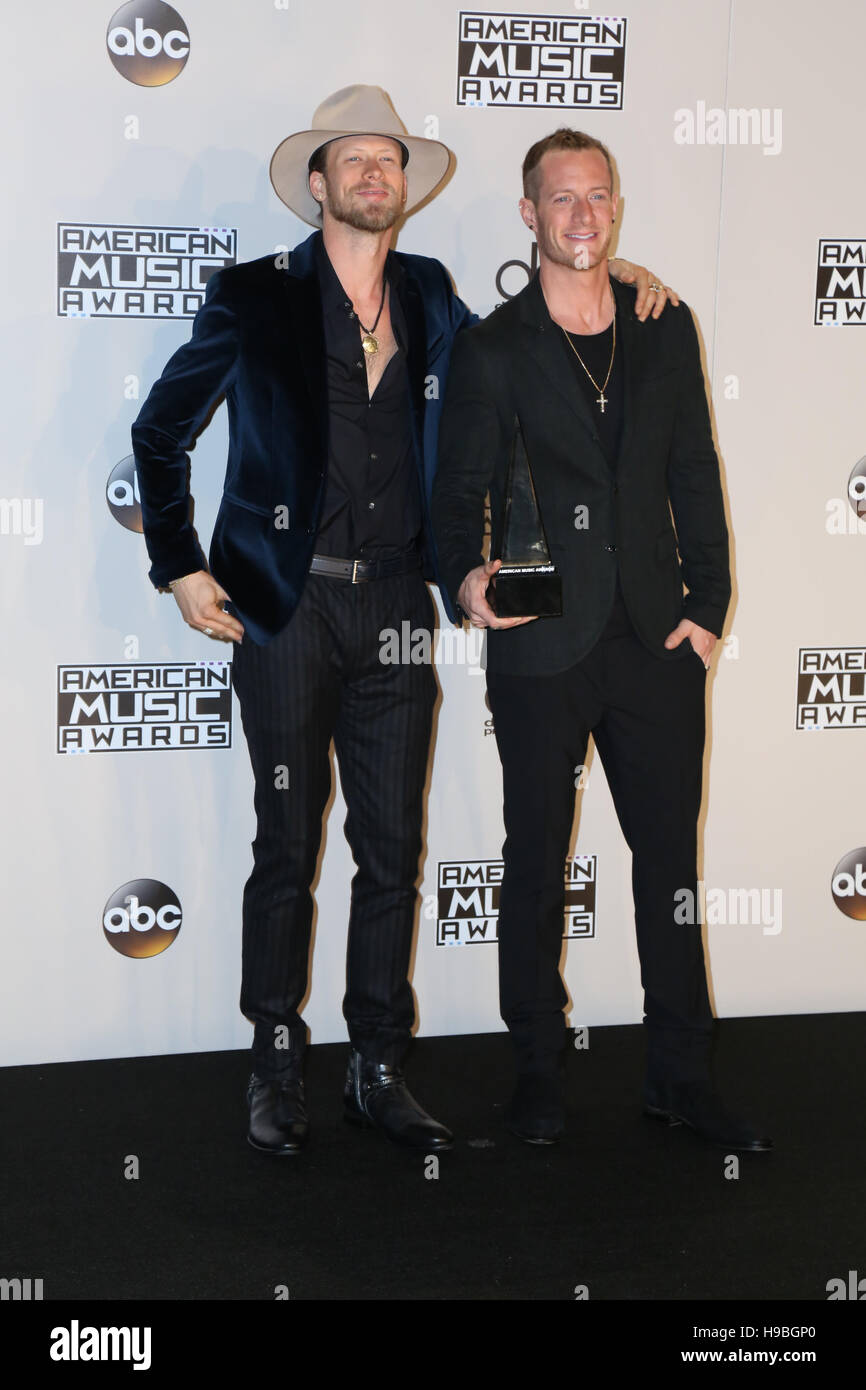 November 2016. 19. November 2016. Los Angeles, Kalifornien - Brian Kelley, Tyler Hubbard. 2016 American Music Awards statt am Microsoft-Theater. Bildnachweis: PMA/AdMedia © Pma/AdMedia/ZUMA Draht/Alamy Live-Nachrichten Stockfoto
