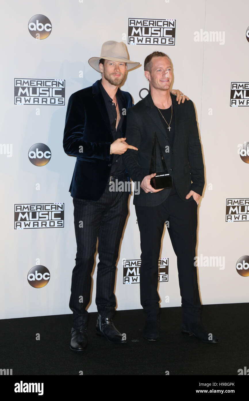 November 2016. 19. November 2016. Los Angeles, Kalifornien - Brian Kelley, Tyler Hubbard. 2016 American Music Awards statt am Microsoft-Theater. Bildnachweis: PMA/AdMedia © Pma/AdMedia/ZUMA Draht/Alamy Live-Nachrichten Stockfoto