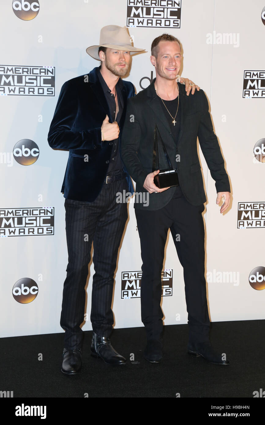 November 2016. 19. November 2016. Los Angeles, Kalifornien - Brian Kelley, Tyler Hubbard. 2016 American Music Awards statt am Microsoft-Theater. Bildnachweis: PMA/AdMedia © Pma/AdMedia/ZUMA Draht/Alamy Live-Nachrichten Stockfoto